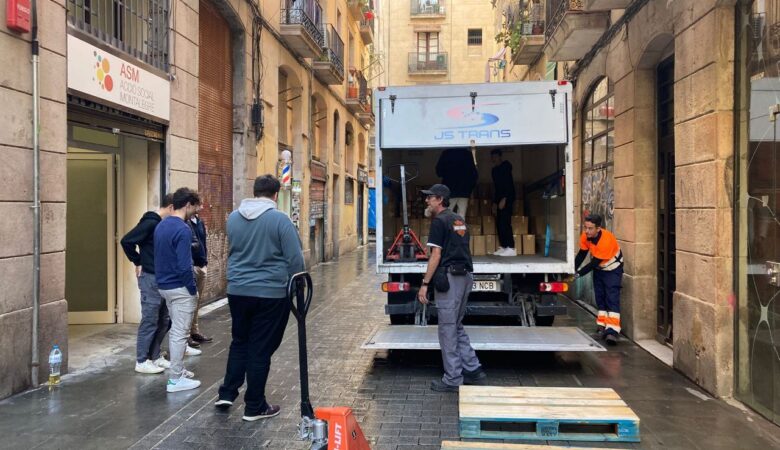 2025-Campanya-Nadal-descarregant els camions